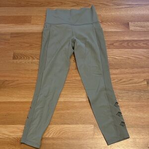 Athleta Women’s Cutout 7/8 Leggings Size XS